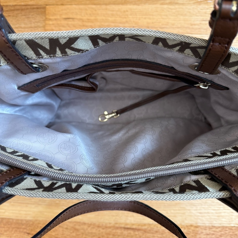 Michael Kors Tote Bag Great Condition - Picture 11 of 13